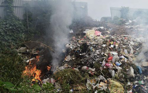 waste plastic are buried