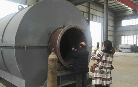 UAE customer came to inspect tyre to diesel plants