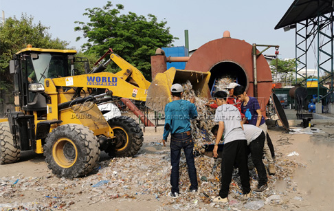 What are the end products of plastics pyrolysis and condensation？