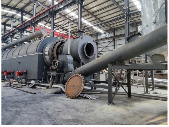 Fully continuous waste tire pyrolysis equipment