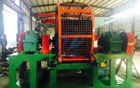 Tire crusher shreder shredding waste tire machine