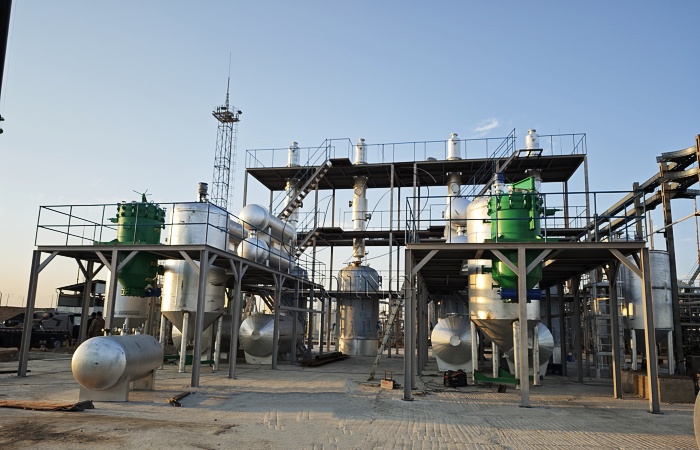 DOING 30 tons of mazut oil distillation machine installed in Kazakhstan