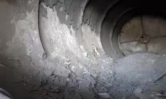 Oil sludge caking during pyrolysis
